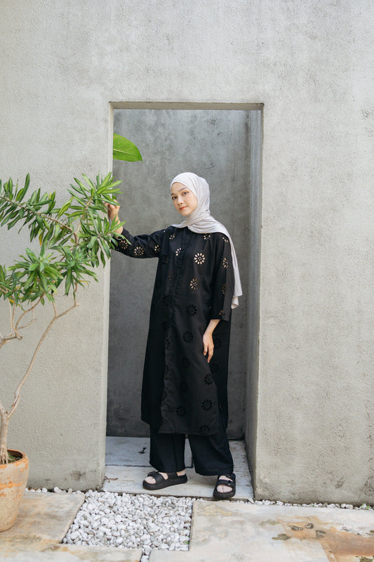Saka Brukat Outer by Tufine | Tufine